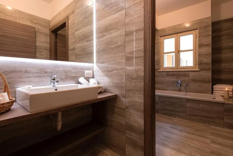 Britannia Luxury Apartments Como