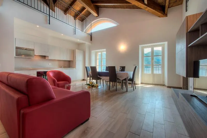 Britannia Luxury Apartments Como 3*,
